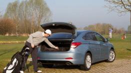 Hyundai i40 sedan - tył - bagażnik otwarty