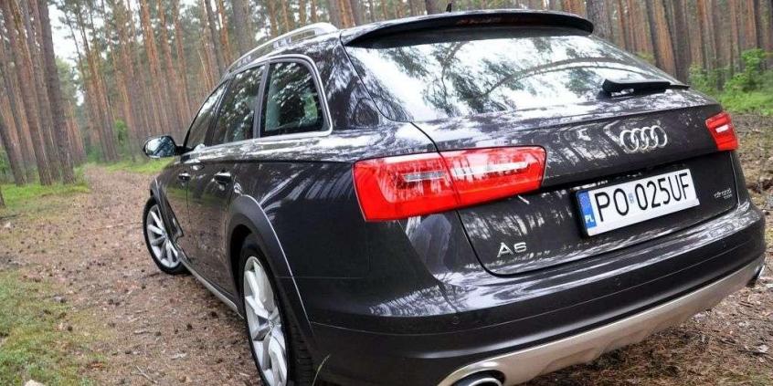 Audi A6 Allroad - turysta w garniturze