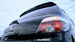 Mitsubishi Outlander Turbo - widok z tyłu