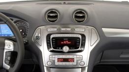 Ford Mondeo 2007 4d - konsola środkowa