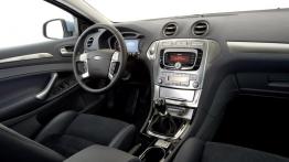 Ford Mondeo 2007 4d - pełny panel przedni