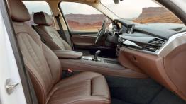 BMW X5 III (2014) xDrive30d - widok ogólny wnętrza z przodu
