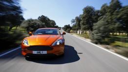 Aston Martin Virage Coupe - widok z przodu
