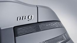 Aston Martin DB9 Facelifting Coupe - emblemat