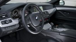 BMW M550d xDrive - pełny panel przedni