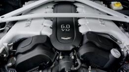 Aston Martin DB9 Facelifting Coupe - silnik