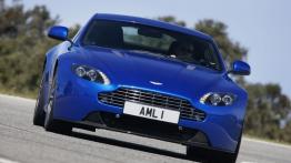 Aston Martin V8 Vantage S Coupe - widok z przodu