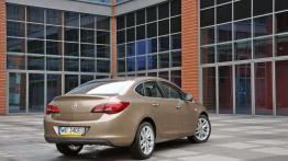 Opel Astra Sedan 1.7 CDTI - wysokie aspiracje