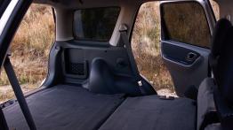 Mazda Tribute - tylna kanapa złożona, widok z boku