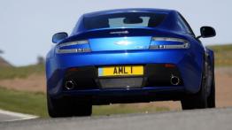 Aston Martin V8 Vantage S Coupe - widok z tyłu