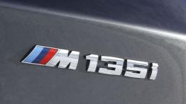 BMW M135i xDrive - emblemat