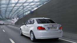 BMW ActiveE - tył - reflektory włączone