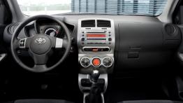 Toyota Urban Cruiser - pełny panel przedni