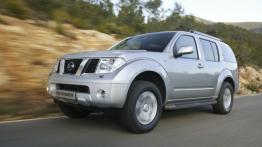 Nissan Pathfinder - widok z przodu