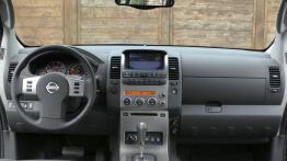 Nissan Pathfinder - pełny panel przedni