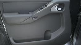 Nissan Pathfinder - drzwi kierowcy od wewnątrz