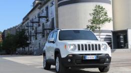 Jeep Renegade Limited (2015) - wersja europejska - widok z przodu