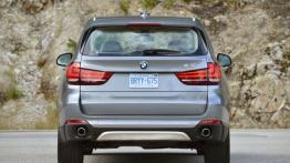 BMW X5 III (2014) xDrive30d - wersja amerykańska - widok z tyłu