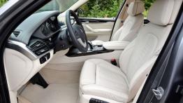 BMW X5 III (2014) xDrive30d - wersja amerykańska - widok ogólny wnętrza z przodu