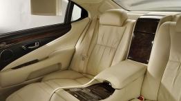 Lexus LS 600h - tylna kanapa