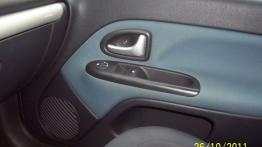 Renault Clio II Hatchback - galeria społeczności - drzwi pasażera od wewnątrz