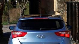 Hyundai i30 II Hatchback 5d - prezentacja w Sevilli - tył - reflektory włączone