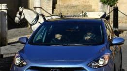 Hyundai i30 II Hatchback 5d - prezentacja w Sevilli - przód - reflektory włączone