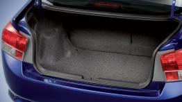 Honda City VI - tył - bagażnik otwarty
