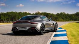 Aston Martin Jamesa Bonda trafi na drogi