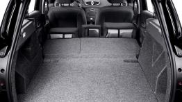Renault Clio III Kombi - tylna kanapa złożona, widok z bagażnika