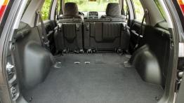 Honda CR-V II - tylna kanapa złożona, widok z bagażnika