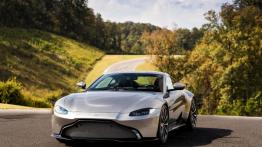 Aston Martin Jamesa Bonda trafi na drogi