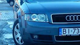 Audi A4 B6 Avant - galeria społeczności - prawy przedni reflektor - wyłączony