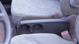 Honda CR-V II - tunel środkowy między fotelami