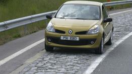 Renault Clio III - przód - reflektory wyłączone