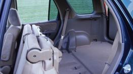 Honda CR-V II - tylna kanapa złożona, widok z boku