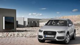 Audi Q3 - przód - reflektory włączone