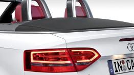 Audi A3 Cabrio - lewy tylny reflektor - włączony