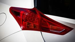 Toyota Auris II Hatchback 5d Hybrid - lewy tylny reflektor - wyłączony