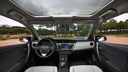 Toyota Auris II Hatchback 5d Hybrid - pełny panel przedni
