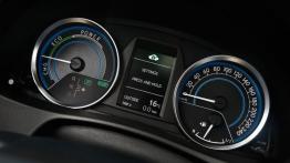 Toyota Auris II Hatchback 5d Hybrid - prędkościomierz
