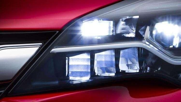 Opel Astra z rewolucyjnym oświetleniem IntelliLUX