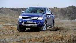 Ford Ranger 2012 - polska prezentacja - przód - reflektory włączone