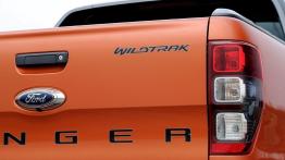 Ford Ranger 2012 - polska prezentacja - prawy tylny reflektor - wyłączony