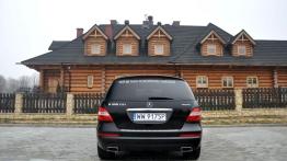 Mercedes Klasa R 2012 w Krynicy-Zdroju - widok z tyłu