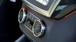 Mercedes Klasa M 2012 w Krynicy-Zdroju - panel sterowania wentylacją i nawiewem