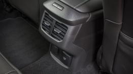 Ford Mondeo V Liftback - tunel środkowy z tyłu