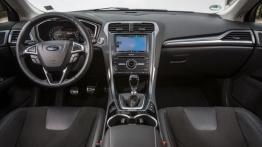 Ford Mondeo V Liftback - pełny panel przedni