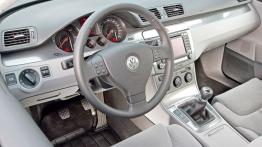 Volkswagen Passat Kombi Blue Motion - pełny panel przedni