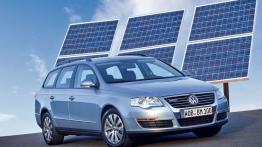 Volkswagen Passat Kombi Blue Motion - prawy bok